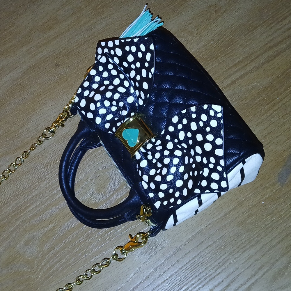 Betsey Johnson Bow/Quilted Bag Black/White/Gold/Green Fringe Tassle PERFECT!